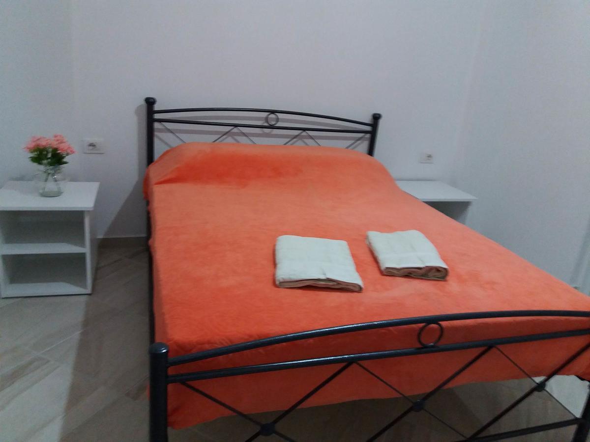 סרנדה Zeta'S Apartments מראה חיצוני תמונה